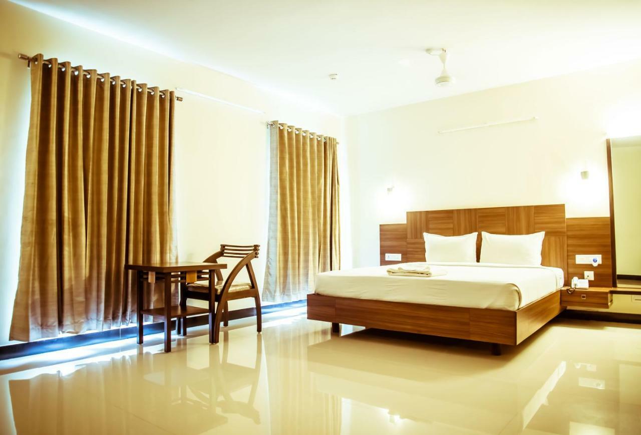 The Pioneer Hotel Visakhapatnam Exterior foto