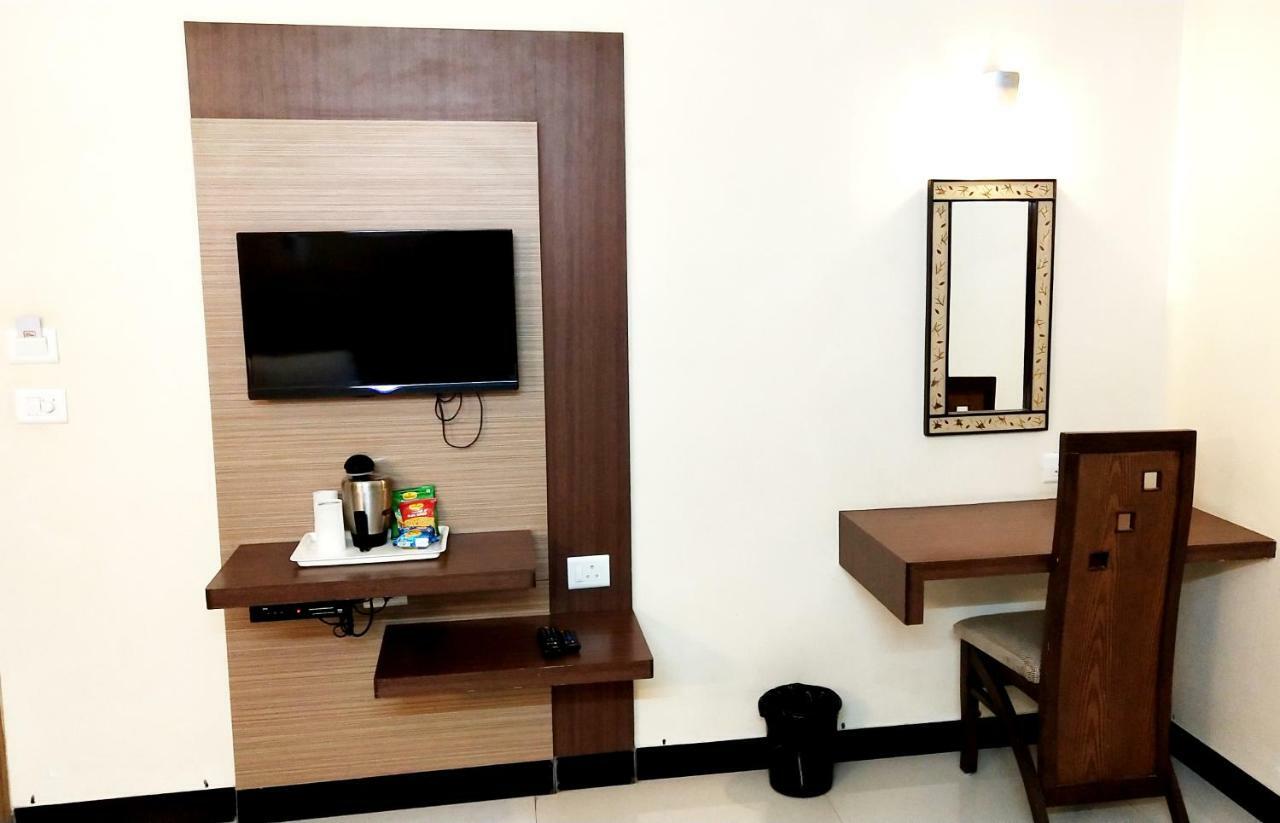 The Pioneer Hotel Visakhapatnam Exterior foto