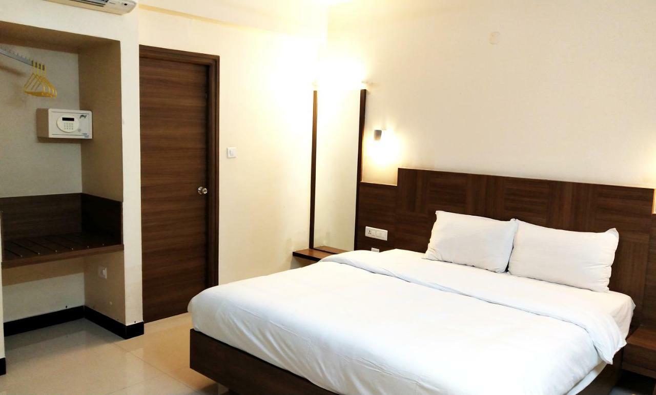 The Pioneer Hotel Visakhapatnam Exterior foto