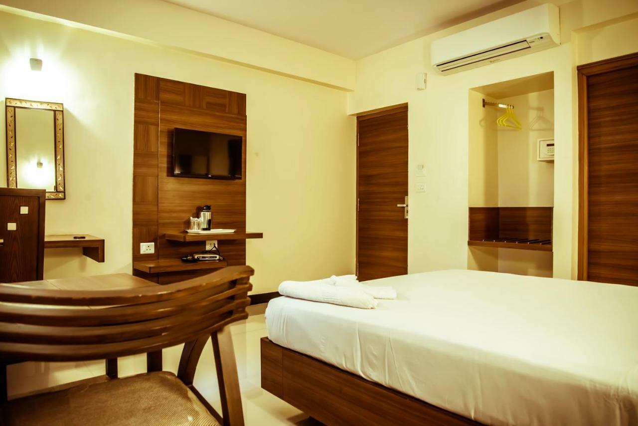 The Pioneer Hotel Visakhapatnam Exterior foto